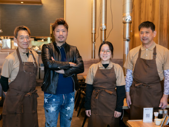 店内スタッフ