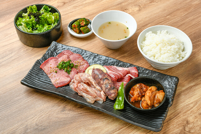 安萬名物定食

