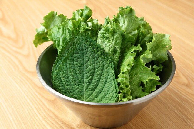 包み野菜のサムジャン添え
