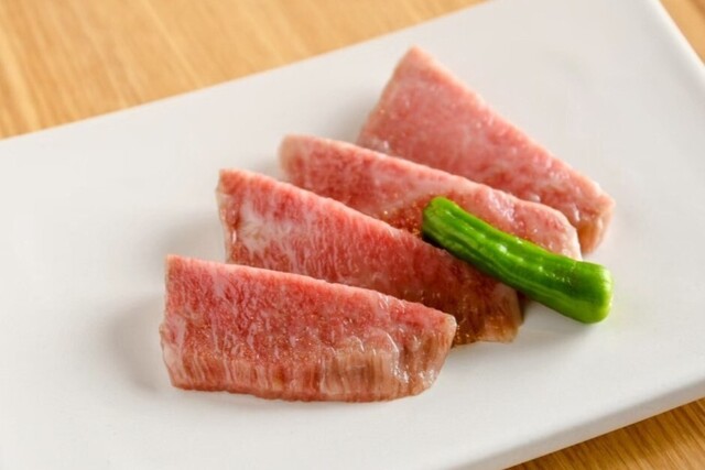 和牛カルビ (塩 or タレ)

